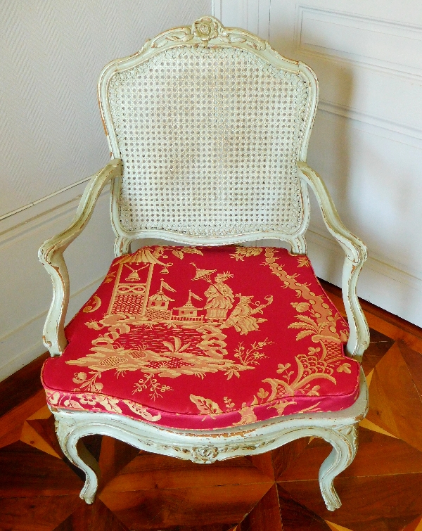 Louis XV canned armchair, Chinese style cushion - 18th century