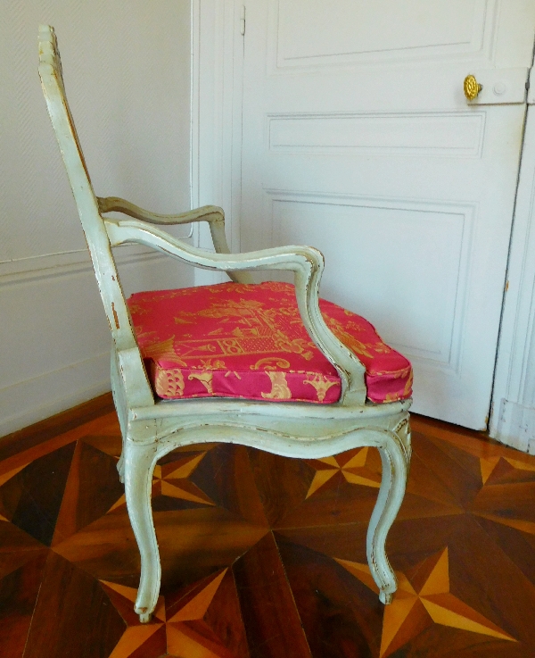 Louis XV canned armchair, Chinese style cushion - 18th century