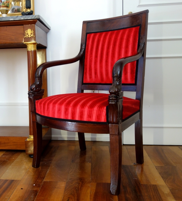 Empire mahogany armchair, dolphin-shaped armrests, early 19th century
