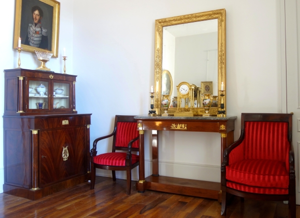 Empire mahogany armchair, dolphin-shaped armrests, early 19th century