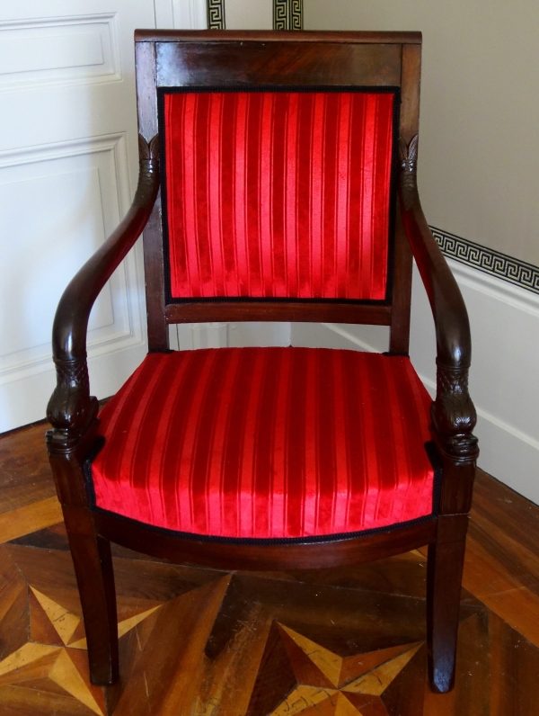 Empire mahogany armchair, dolphin-shaped armrests, early 19th century