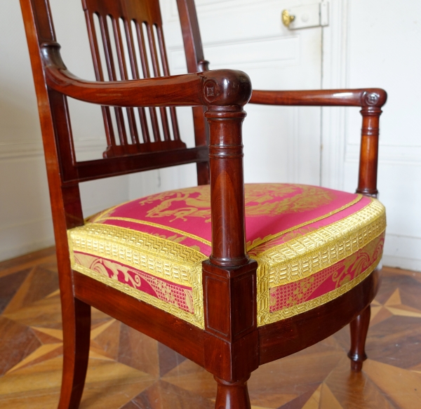 Palais de Saint Cloud : fauteuil Empire estampillé de Jean Pierre Louis et numéros d'inventaire