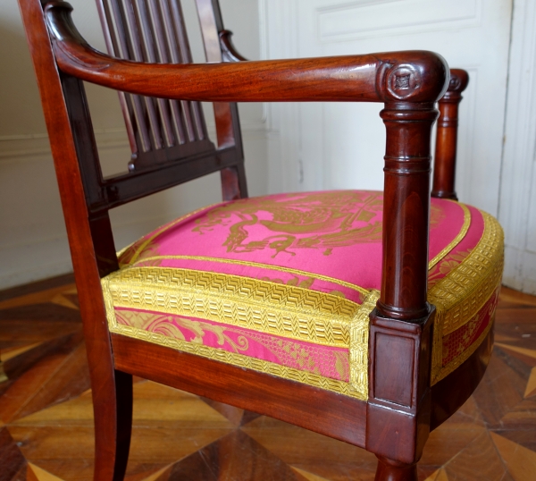 Palais de Saint Cloud : fauteuil Empire estampillé de Jean Pierre Louis et numéros d'inventaire