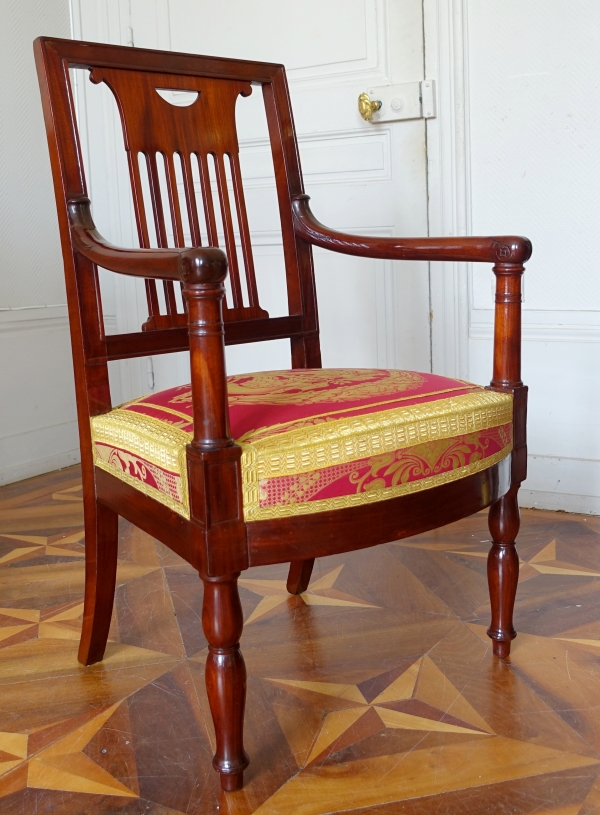 Palais de Saint Cloud : fauteuil Empire estampillé de Jean Pierre Louis et numéros d'inventaire