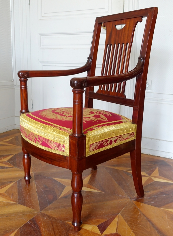 Palais de Saint Cloud : fauteuil Empire estampillé de Jean Pierre Louis et numéros d'inventaire