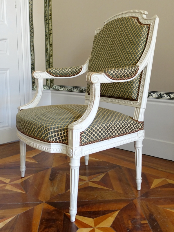 Louis XVI so-called a la Reine armchair, 18th century - attributed to Claude Sené