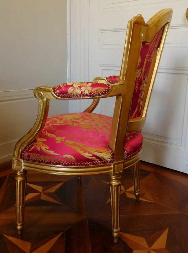 LN Mariette : fauteuil cabriolet d'apparat d'époque Louis XVI, bois doré et soie - estampillé