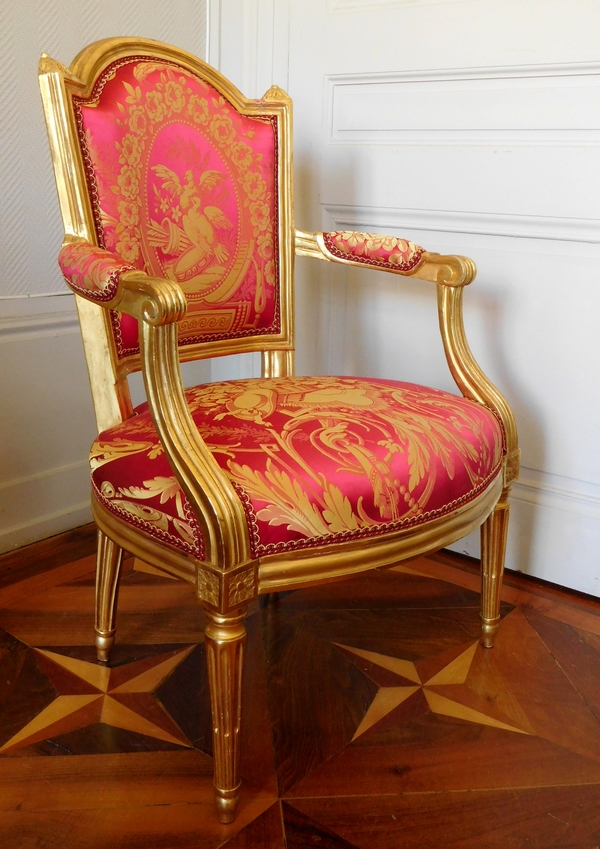 LN Mariette : fauteuil cabriolet d'apparat d'époque Louis XVI, bois doré et soie - estampillé