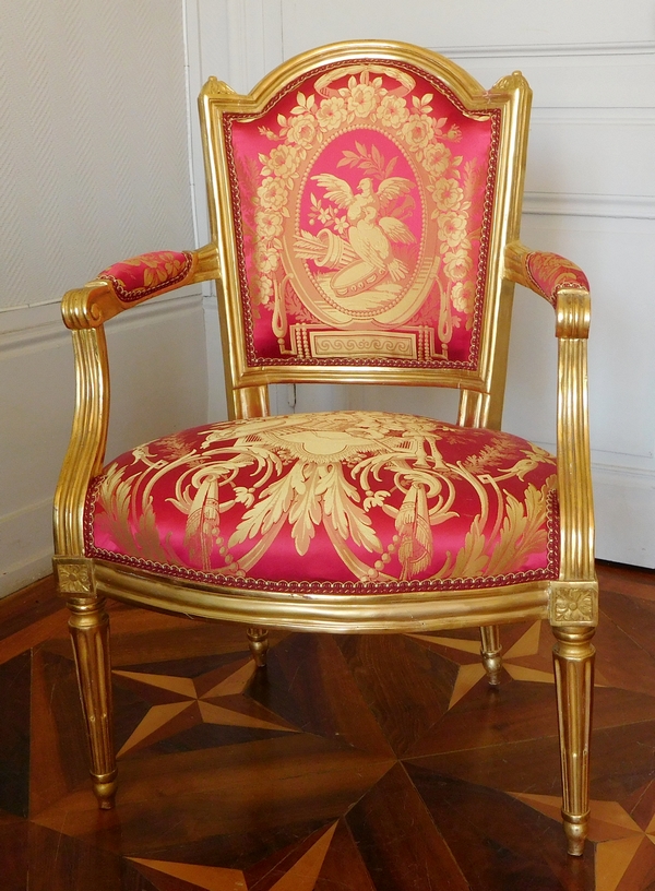 LN Mariette : fauteuil cabriolet d'apparat d'époque Louis XVI, bois doré et soie - estampillé