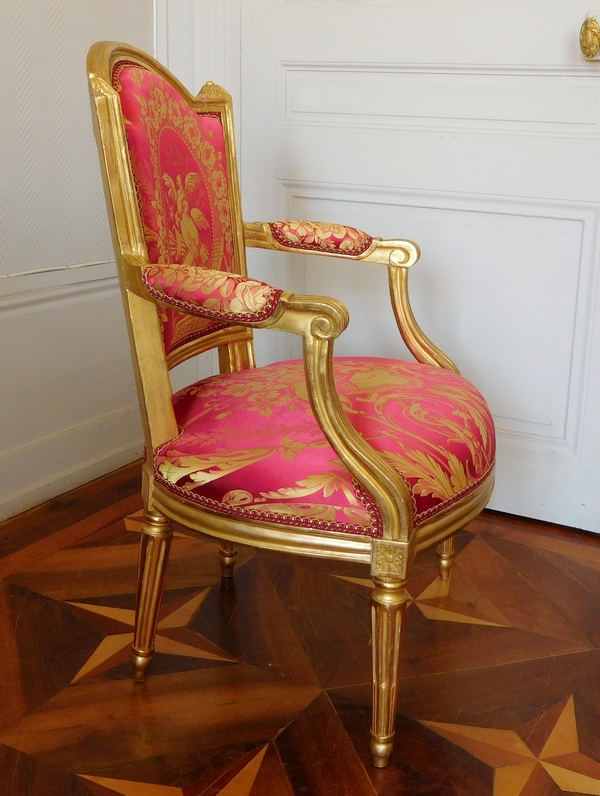 LN Mariette : fauteuil cabriolet d'apparat d'époque Louis XVI, bois doré et soie - estampillé