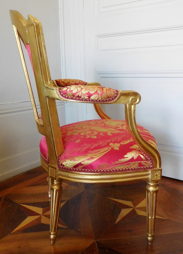 LN Mariette : fauteuil cabriolet d'apparat d'époque Louis XVI, bois doré et soie - estampillé