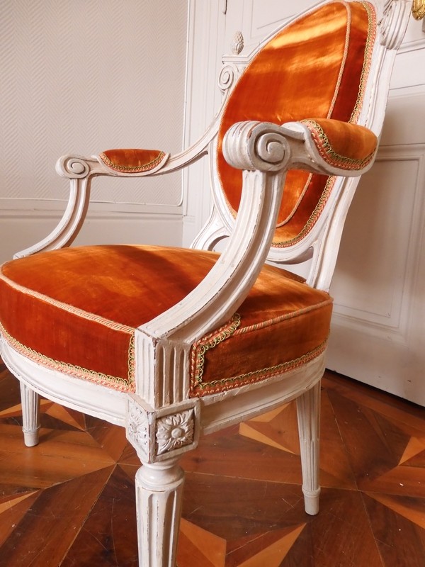 Fauteuil cabriolet d'époque Louis XVI attribué à Jean-Baptiste Séné - velours de soie