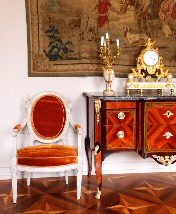 Fauteuil cabriolet d'époque Louis XVI attribué à Jean-Baptiste Séné - velours de soie