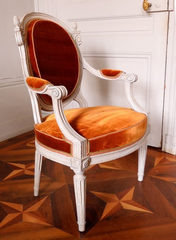 Fauteuil cabriolet d'époque Louis XVI attribué à Jean-Baptiste Séné - velours de soie