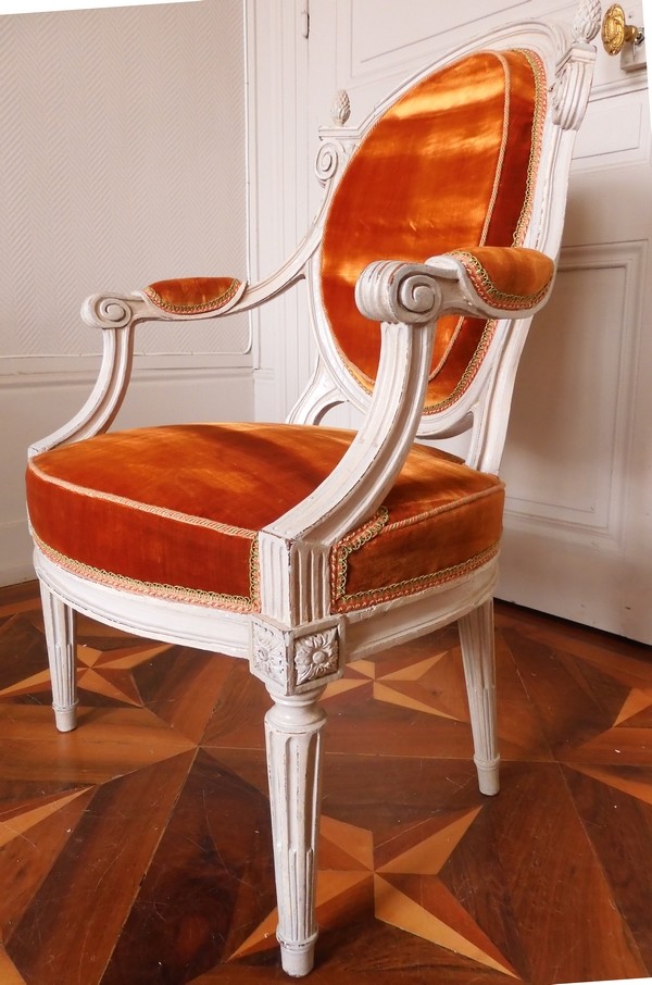 Fauteuil cabriolet d'époque Louis XVI attribué à Jean-Baptiste Séné - velours de soie