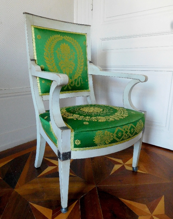 Fauteuil d'officier en bois laqué d'époque Empire, garniture de soie verte à motif placé