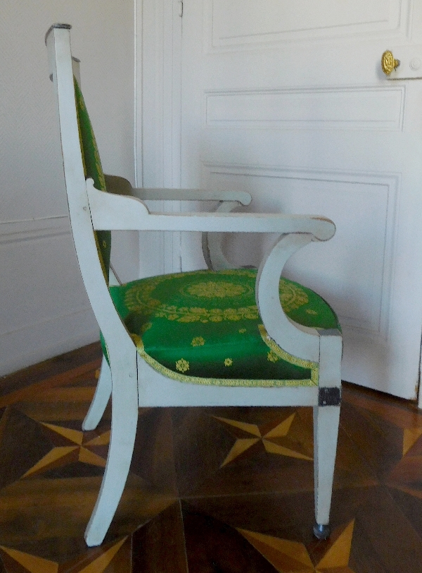 Fauteuil d'officier en bois laqué d'époque Empire, garniture de soie verte à motif placé