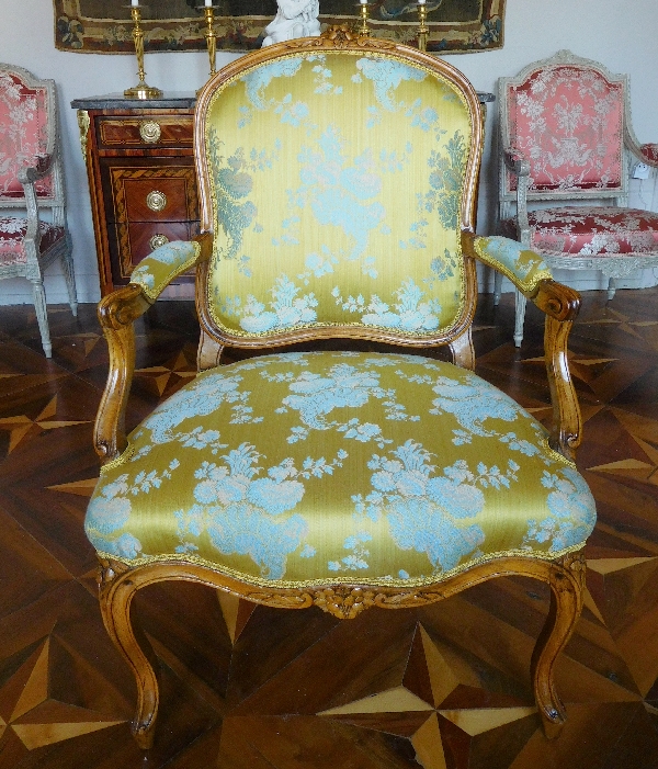 Fauteuil à la Reine d'époque Louis XV, travail parisien