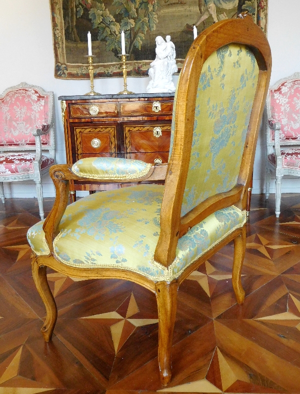 Fauteuil à la Reine d'époque Louis XV, travail parisien