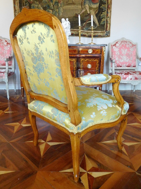 Fauteuil à la Reine d'époque Louis XV, travail parisien