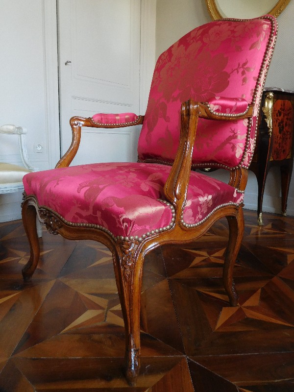 Fauteuil à la Reine d'époque Louis XV, estampille d'Augustin Mathon