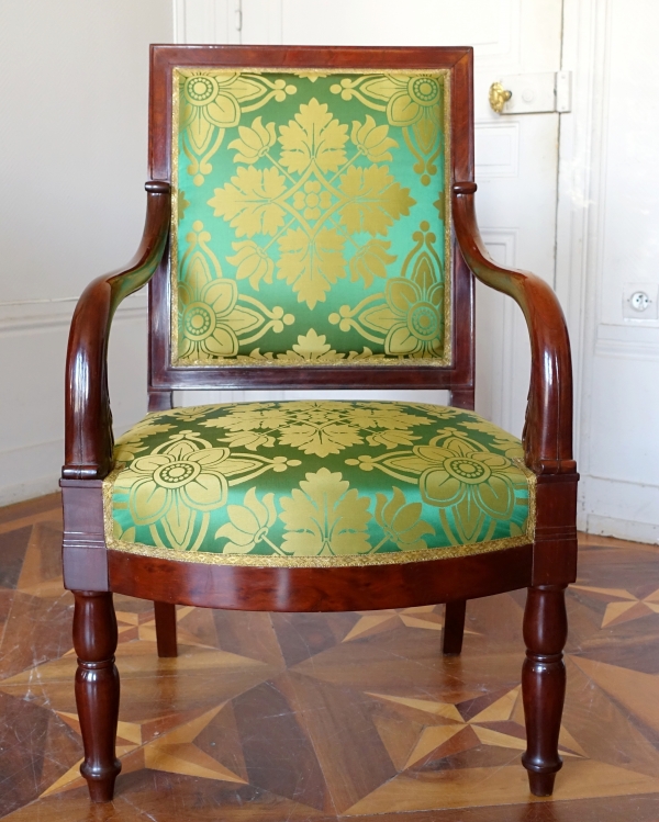 Fauteuil royal par Jacob au Chateau d'Eu - époque Empire Restauration - estampille et numéro d'inventaire