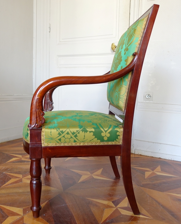 Fauteuil royal par Jacob au Chateau d'Eu - époque Empire Restauration - estampille et numéro d'inventaire