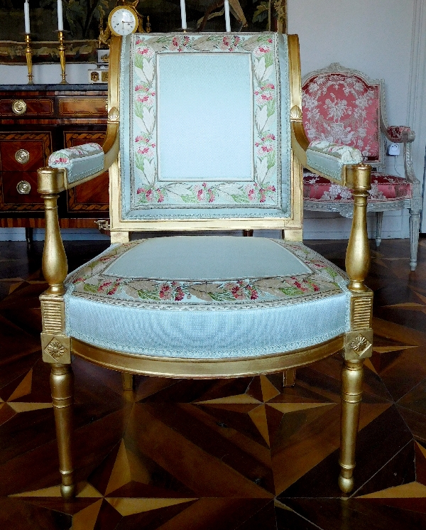 Paire de fauteuils d'apparat en bois doré d'époque Directoire, soie du Palais de l'Elysée