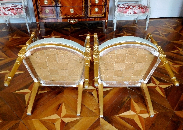 Paire de fauteuils d'apparat en bois doré d'époque Directoire, soie du Palais de l'Elysée