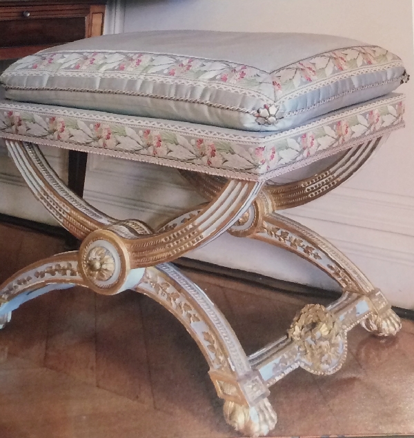 Paire de fauteuils d'apparat en bois doré d'époque Directoire, soie du Palais de l'Elysée