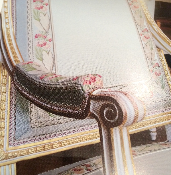 Paire de fauteuils d'apparat en bois doré d'époque Directoire, soie du Palais de l'Elysée