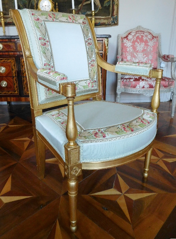 Paire de fauteuils d'apparat en bois doré d'époque Directoire, soie du Palais de l'Elysée