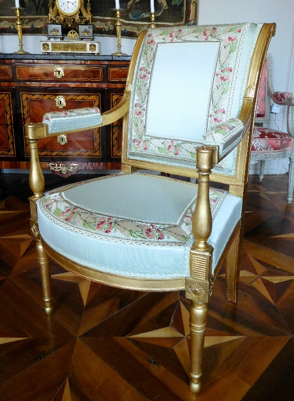 Paire de fauteuils d'apparat en bois doré d'époque Directoire, soie du Palais de l'Elysée