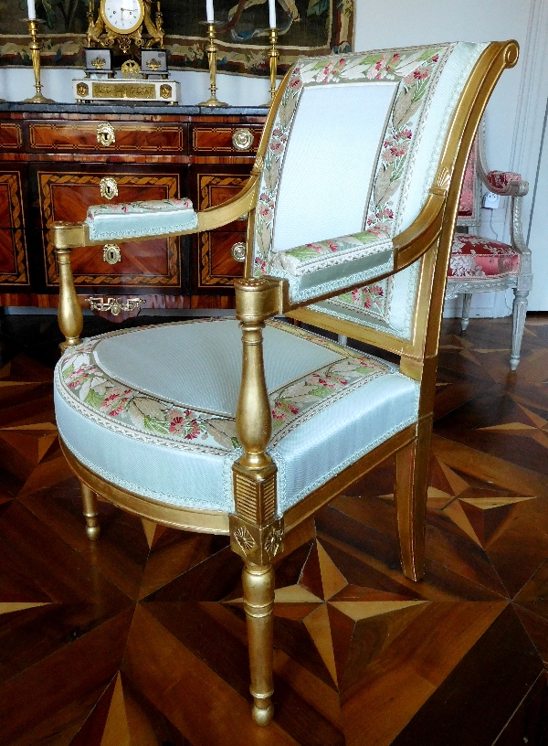 Paire de fauteuils d'apparat en bois doré d'époque Directoire, soie du Palais de l'Elysée
