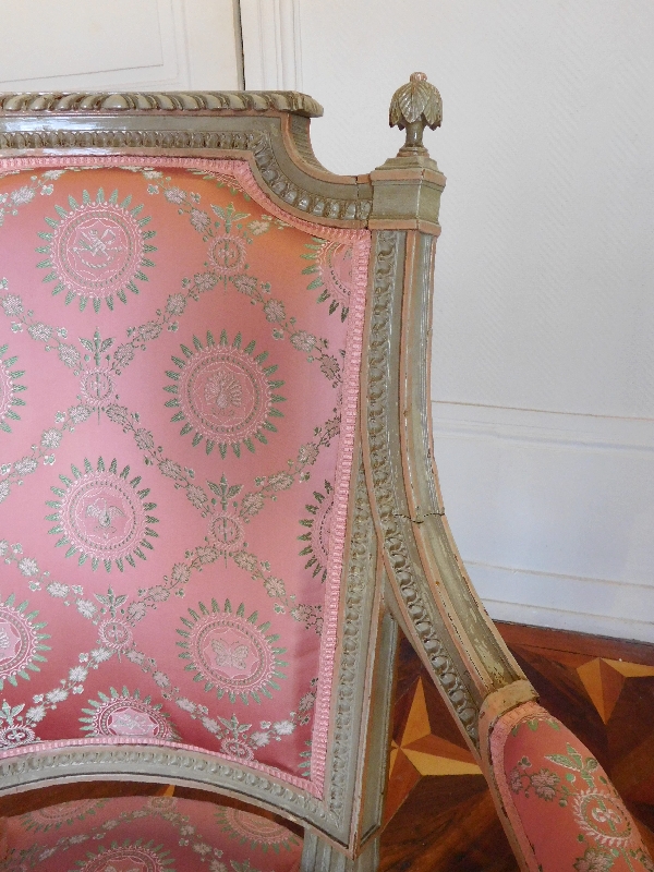Pair of cabriolet armchairs, end of Louis XVI period / French Directoire (late 18th century)