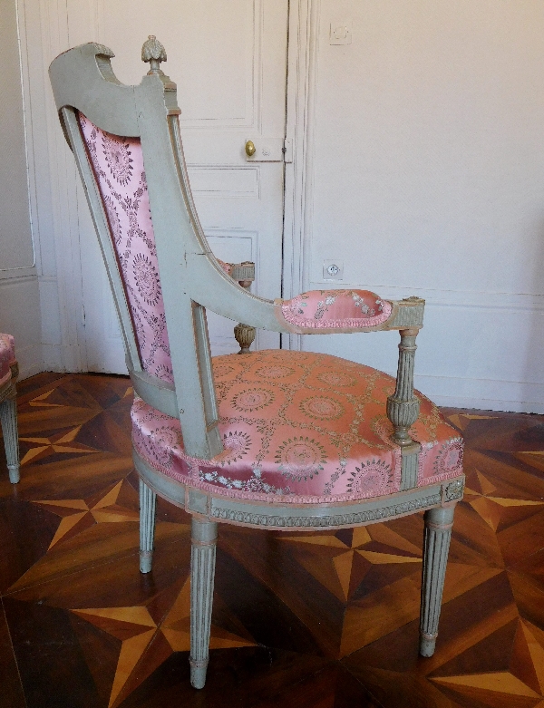 Pair of cabriolet armchairs, end of Louis XVI period / French Directoire (late 18th century)