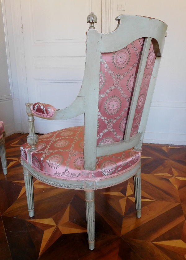 Pair of cabriolet armchairs, end of Louis XVI period / French Directoire (late 18th century)