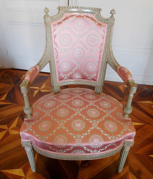 Pair of cabriolet armchairs, end of Louis XVI period / French Directoire (late 18th century)