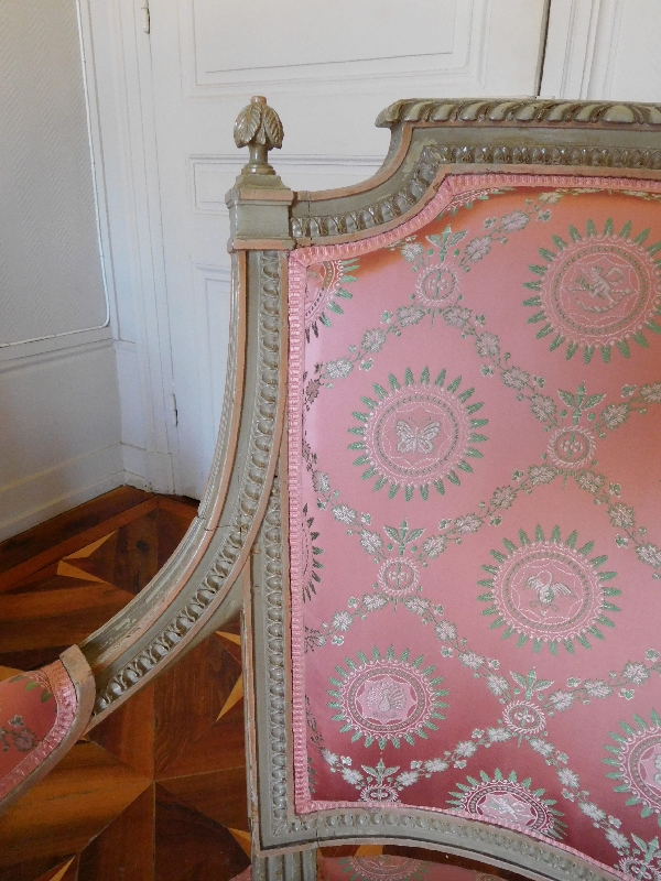 Pair of cabriolet armchairs, end of Louis XVI period / French Directoire (late 18th century)