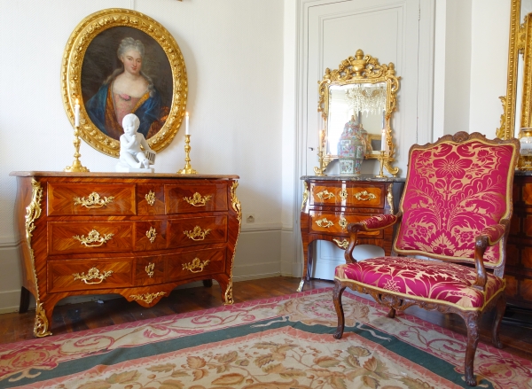 Grand fauteuil d'époque Louis XIV Régence vers 1710 - 1720 en bois très finement sculpté