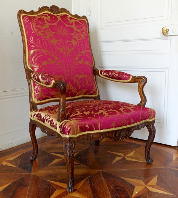 Grand fauteuil d'époque Louis XIV Régence vers 1710 - 1720 en bois très finement sculpté