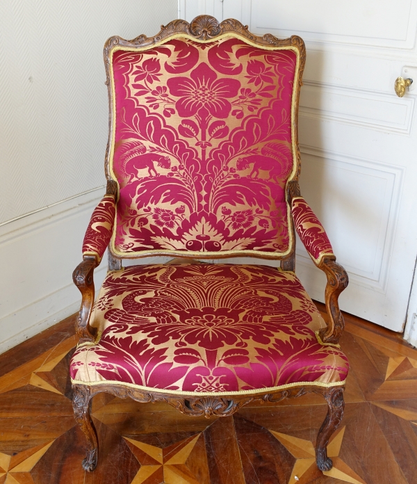 Grand fauteuil d'époque Louis XIV Régence vers 1710 - 1720 en bois très finement sculpté