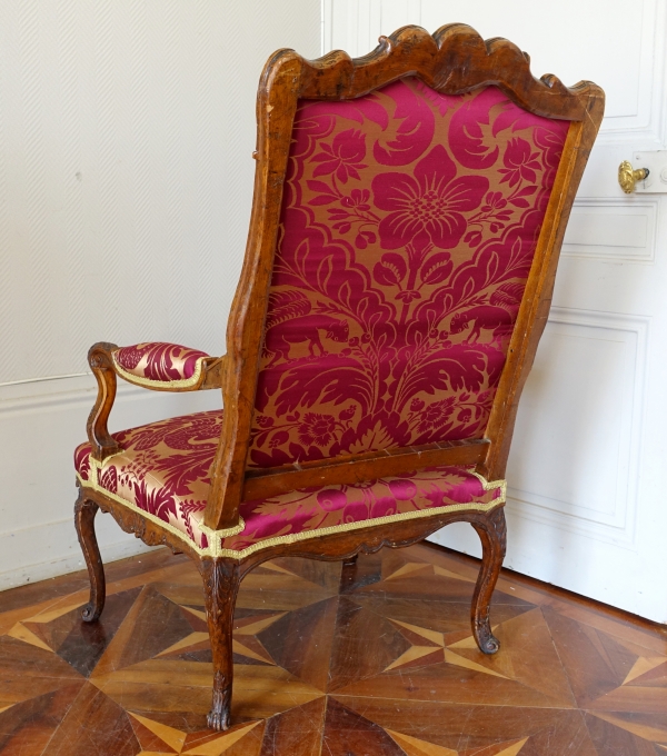 Grand fauteuil d'époque Louis XIV Régence vers 1710 - 1720 en bois très finement sculpté