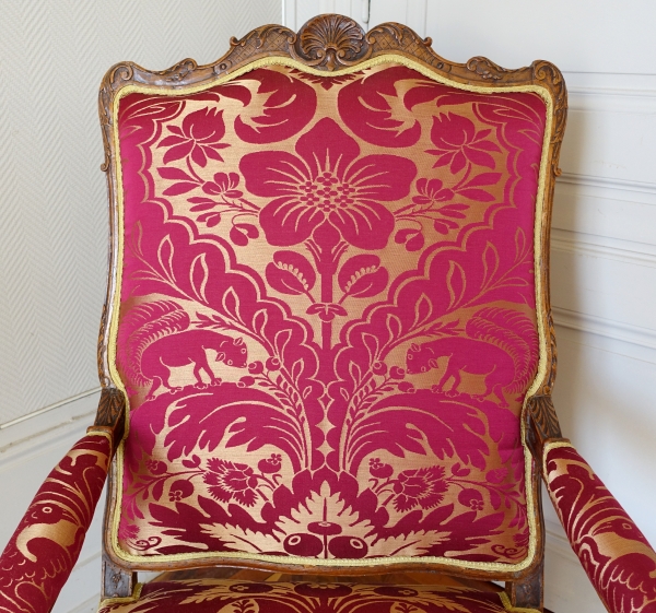 Grand fauteuil d'époque Louis XIV Régence vers 1710 - 1720 en bois très finement sculpté