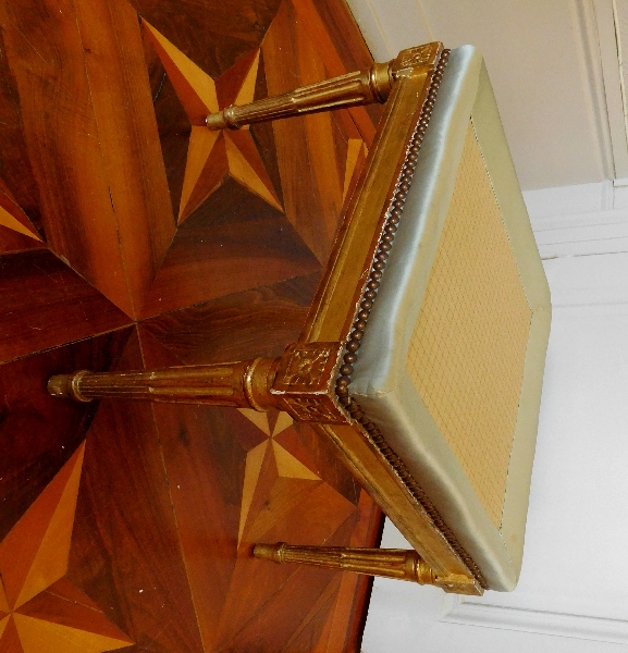 Tabouret en bois doré d'époque Louis XVI coussin de satin