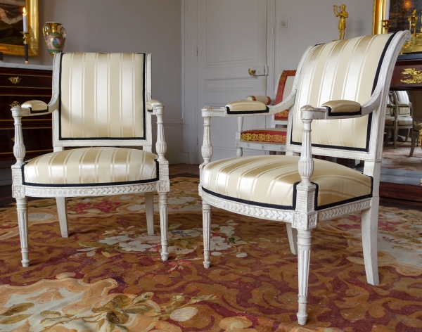Mobilier de salon d'époque Directoire : 4 fauteuils et un canapé dans le goût de Jacob fin XVIIIe