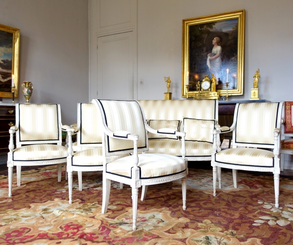 Mobilier de salon d'époque Directoire : 4 fauteuils et un canapé dans le goût de Jacob fin XVIIIe