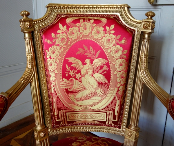 Mobilier de salon Louis XVI en bois doré, damas de soie rouge et or - 4 fauteuils et 1 canapé