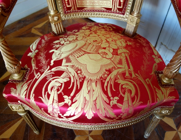 Mobilier de salon Louis XVI en bois doré, damas de soie rouge et or - 4 fauteuils et 1 canapé