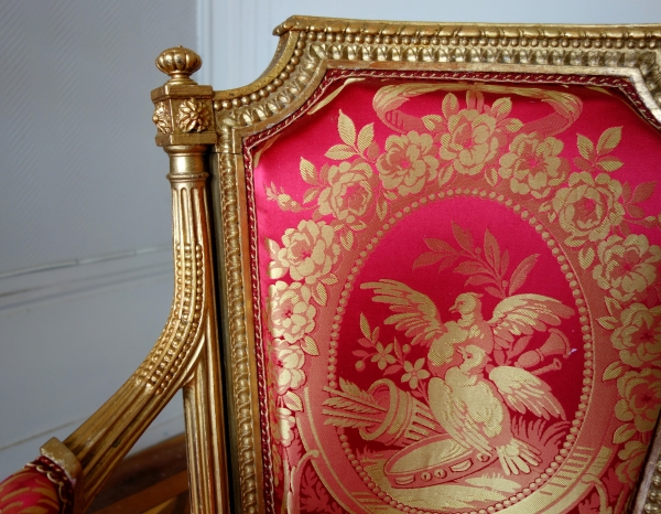 Mobilier de salon Louis XVI en bois doré, damas de soie rouge et or - 4 fauteuils et 1 canapé